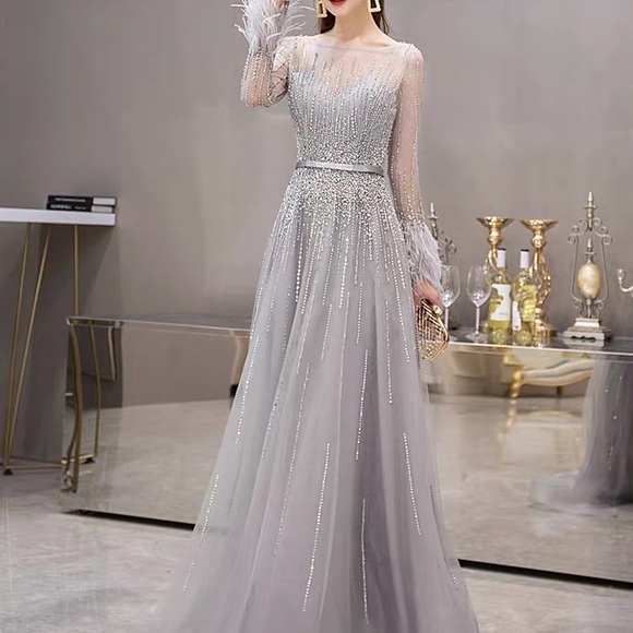 Party dress - Picture 1 of 6